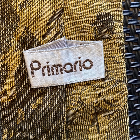 Japanese tie with sports guys on it - Picture 3 of 4